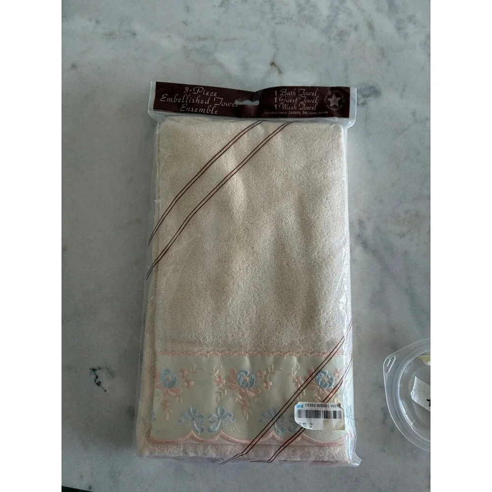 NOS Vtg Letters Inc 3 Piece Embellished Towel Set Floral Bow Cream Made in‎ USA